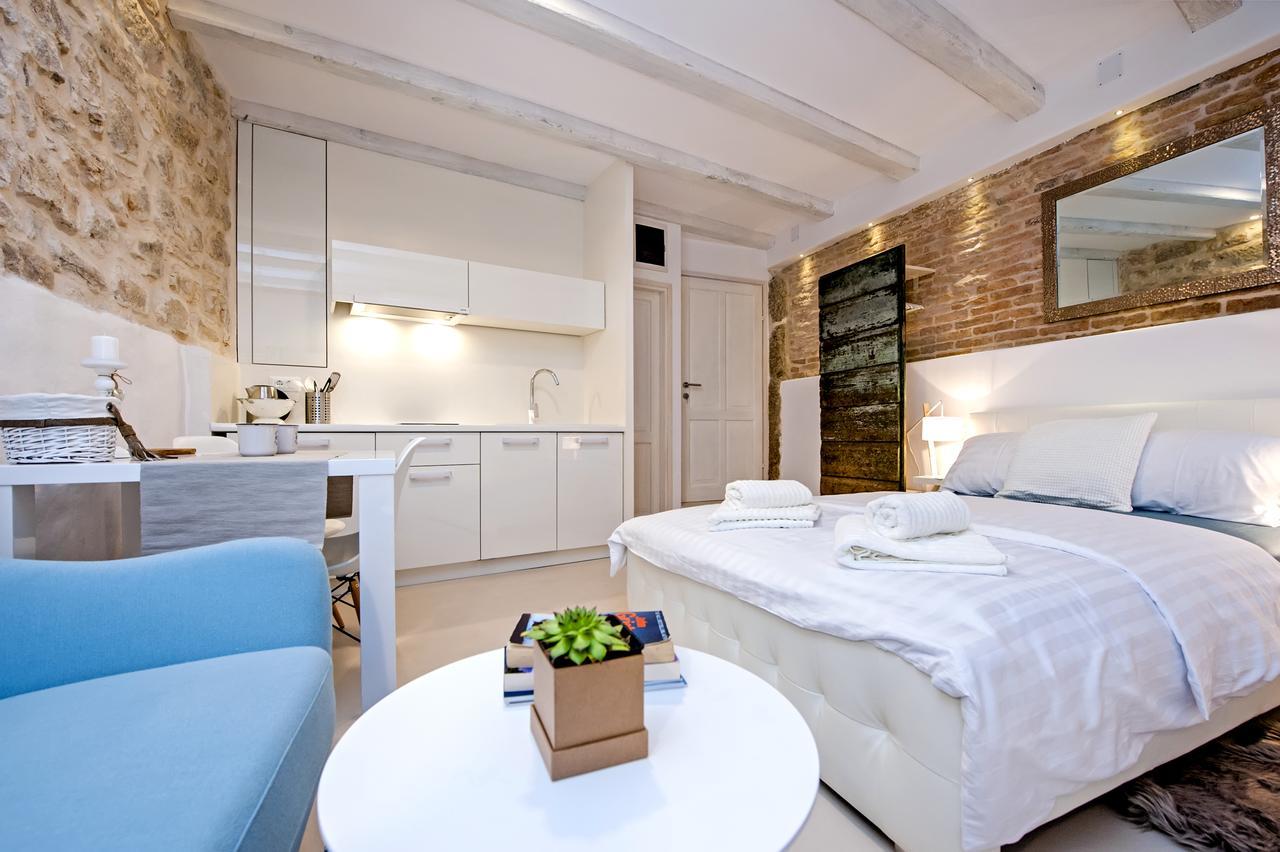 Luna Rooms And Studios Rovinj Eksteriør billede